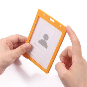 FOSKA Lot de 12 Étuis Rigides Verticaux en Plastique pour Cartes d'Identité avec Encoche pour le Pouce et Fentes & Trous pour Chaîne pour Personnel Scolaire et Infirmiers - Product Image 5