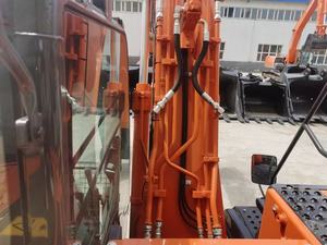 รถขุดฮิตาชิ ZX130-6A ขนาด 13 ตัน พร้อมบุ้งกี๋ขุดดิน เครื่องจักรกลเคลื่อนย้ายดินมือสอง - Product Image 5