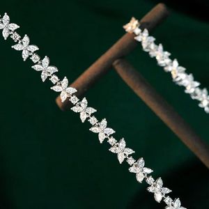 สร้อยข้อมือเพชรคุณภาพสูง 5.0 กะรัต รูปใบโคลเวอร์สี่แฉก ทองคำขาว 18K ไม่ลอก ไม่ดำ กันน้ำ ยี่ห้อซินฟลาย - Product Image 2