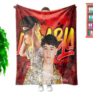 Couverture de voyage en polaire recyclée en polyester, design personnalisé, populaire, chanteur mexicain XAVI La Diabla - Product Image 3