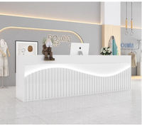 Comptoir de réception moderne en bois pour salon de beauté, spa, hôtel et bar - Comptoir de caisse personnalisable en surface solide avec design durable