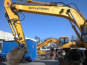 A Used Second-hand Excavator <b>Earth</b>-<b>moving</b> <b>Machinery</b> HYUNDAI 210W-5 for Sale - Product Image 3