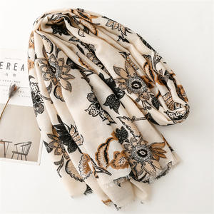 Mode rétro Style élégant fleur motif coton sentiments écharpe musling tête enveloppes Hijabs crème solaire longue gaze coton châles - Product Image 3