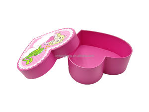 เข็มกลัดรูปหัวใจ กล่องแข็ง ลายเทวดา ธีมคริสต์มาส สร้างสรรค์ การ์ตูน ซีรีส์ทีวี สีแดง รูปหัวใจ โลหะผสม ลายหยดน้ำมัน แฟชั่น สนุกสนาน โลโก้ ทอง - Product Image 5