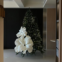 Décoration florale de Noël en papier blanc surdimensionné, faite à la main, de haute qualité, installation artistique pour événements festifs