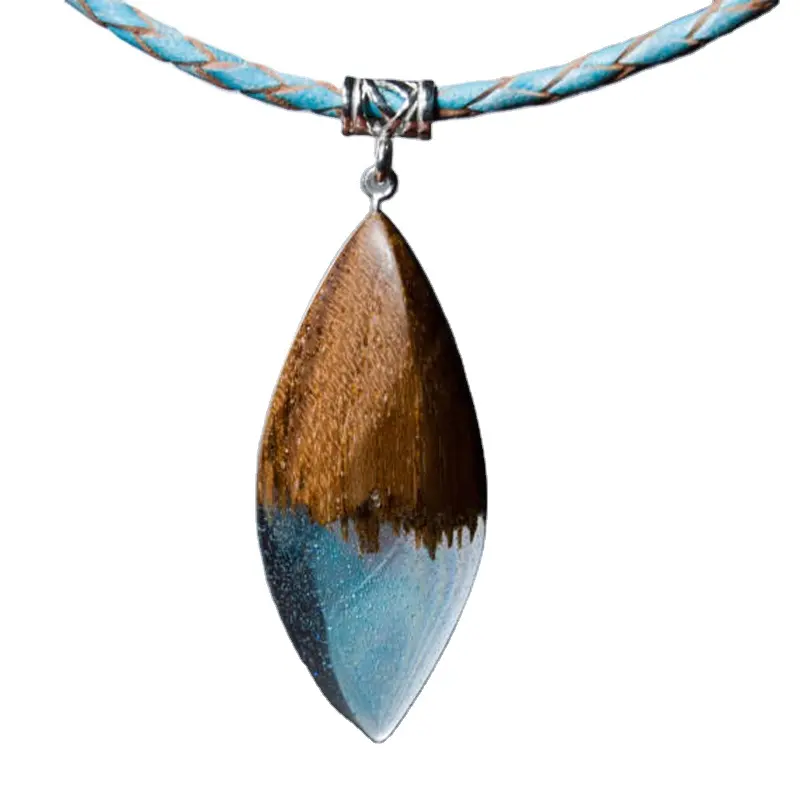 Уникальное ожерелье ручной работы из смолы синего Аврора и звезды из розового дерева на заказ
