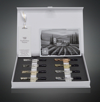 Boîte rigide de luxe avec fermeture magnétique en feuille d'or, gaufrage UV, finition mate, taille personnalisée pour coffret découverte de cosmétiques et parfums