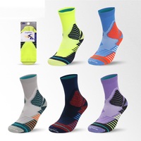 Vente en gros Hommes Femmes Cyclisme Randonnée Basketball Travail Courir Athlétique Équipage Chaussettes de compression Logo personnalisé