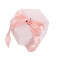 Boîte d'emballage cadeau en carton de forme différente
