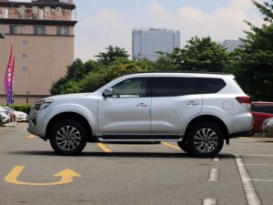 นิสสันเทอร่ารถสมรรถนะสูง5ที่นั่งซีดาน2.5L ญี่ปุ่นรถเบนซินความเร็วสูง Nissan Terra LHD - Product Image 3