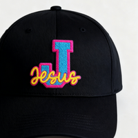 Patch brodé multicolore personnalisé en chenille écologique avec lettre J Jésus, applique religieuse pour casquettes universitaires