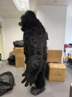 Costume de mascotte gonflable de gorille noir géant Offre Spéciale Costume gonflable de gorille debout de souffleur de fourrure pour la décoration de partie