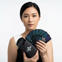 Cartas de Juego Personalizadas Cyber Noir, Papel de Núcleo Negro de 330 g/m², Impresión UV con Puntos de Neón, Baraja para Esports y Regalos Corporativos