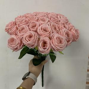 Flores rosas artificiales Regalos del Día de San Valentín Rosas de seda 36 cabezas Ramo de brotes de rosas de boda para ramo de mano nupcial - Product Image 2