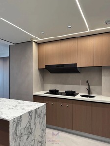 Meubles de cuisine de luxe minimalistes en bouleau avec îlot en marbre, armoire murale moderne en MDF pour appareils encastrés, multifonctionnels - Product Image 2