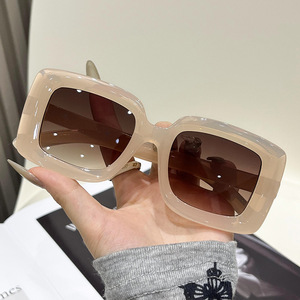 Lunettes de soleil carrées surdimensionnées, monture rétro en PC, verres gris, protection UV400, lunettes de mode pour femmes - Product Image 2