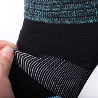 Chaussettes de compression athlétiques respirantes, antibactériennes, écologiques, personnalisées OEM pour hommes, pour le basketball, le football et la course à pied