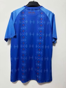 เสื้อฟุตบอลแขนสั้นสีแดงน้ำเงินขาวของเฮติรุ่นใหม่สำหรับผู้ชาย รุ่นแฟนคลับ ผลิตจากโพลีเอสเตอร์ 100% พิมพ์ลายด้วยความร้อน - Product Image 6