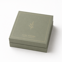 Boîte cadeau personnalisée avec couvercle et base rigides, carton gris 2 mm avec estampage à chaud, laminage soft touch, OEM