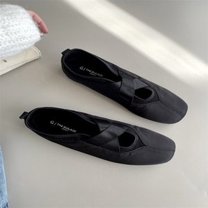 Robe d'extérieur décontractée pour femmes à la mode utiliser chaussures <span class=keywords><strong>de</strong></span> ballet à bout en satin couleur unie talons fins antidérapants doux pour l'extérieur - Product Image 5
