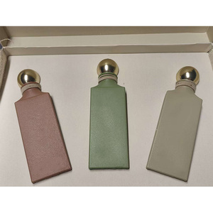 Set de Regalo de Perfume Árabe en Spray, 3 Piezas, Fragancia Duradera, Tamaño Regular, para Hombre y Mujer, Aroma Floral Amaderado de Lujo - Product Image 1