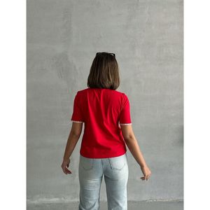 เสื้อยืดถักสีแดงล้วน TOPSHOW ตกแต่งด้วยลายเย็บเชพเพิร์ด ผ้าฝ้าย 95% ผสมอีลาสเทน 5% ขายส่งเสื้อยืดสำหรับผู้หญิง - Product Image 5