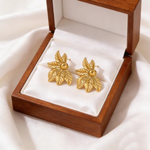 Pendientes Elegantes de Acero Inoxidable con Forma de Flor para Mujer, Resistentes a la Decoloración, Versátiles, Chapados en Oro de 18K, Joyería Moderna y de Moda - Product Image 4