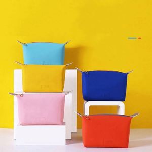 Sac de maquillage pliable portable en forme de boulette de couleur bonbon pour femme, sac de toilette cosmétique imperméable en PU mat - Product Image 5