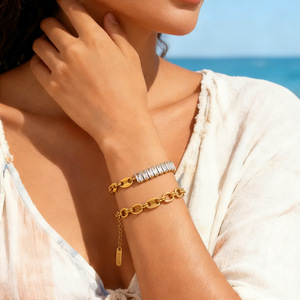 Pulsera de acero inoxidable con circonitas y baño de oro de 18k, cadena de eslabones a la moda para mujer. - Product Image 1