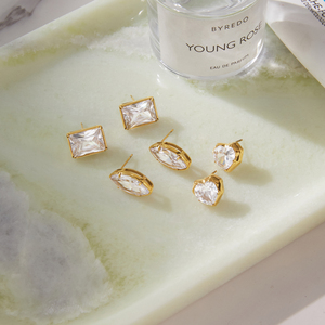 Pendientes <span class=keywords><strong>de</strong></span> Zirconia con Forma <span class=keywords><strong>de</strong></span> Corazón Clásicos <span class=keywords><strong>de</strong></span> J&D Jewelry, Acero Inoxidable <span class=keywords><strong>de</strong></span> <span class=keywords><strong>Alta</strong></span> <span class=keywords><strong>Calidad</strong></span>, Chapado en Oro <span class=keywords><strong>de</strong></span> 18K, Resistentes al Agua, Joyería para Mujer - Product Image 6
