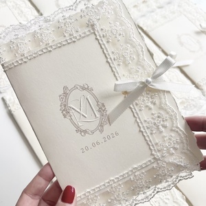 Invitación de Boda de Lujo Personalizada con Encaje, Tarjeta Hecha a Mano con Borde Rústico, Impresión Tipográfica en Papel Offset, Juego de Invitaciones - Product Image 1