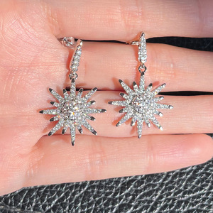 Orecchini Pendenti Floreali Vintage per Donne, Eleganti Orecchini a Forma di Girasole Scintillante, Gioielli per Orecchie alla Moda - Product Image 4