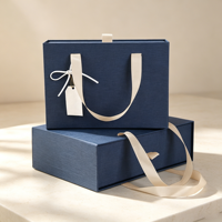 Boîte cadeau de luxe en lin bleu marine avec texture, logo personnalisé en feuille d'or, intérieur rose, pour bijoux, cosmétiques, parfums