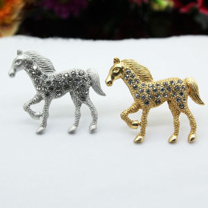 Broches de aleación de caballo de cristal para hombre, accesorios de traje de Pin de Animal Vintage Unisex, regalo de Feliz Año Nuevo 2026 - Product Image 2