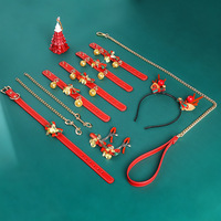 Ensemble de Contrainte en Cuir Rouge Thème Noël avec Collier à Clochette Dorée, Bandeau, Pinces Métalliques, Laisse et Coffret Cadeau – Jouets Sexuels pour Adultes