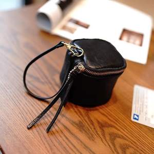 Monedero Retro de Mano, Mini Bolsa para Llaves de Cuero Flocado, para Guardar Pulseras de Cuentas, Estuche de Gran Capacidad para Auriculares y Lápiz Labial - Product Image 5