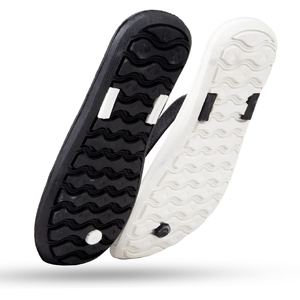 Sandales de plage noires et blanches chic incontournables pour femmes avec semelle intérieure profilée pour un port décontracté en été - Product Image 5