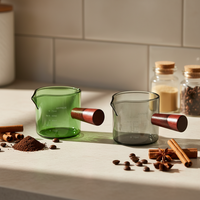 Mini-tasses à mesurer écologiques de 75 ml en verre borosilicate avec bec verseur ergonomique et poignée en bois pour la maison – Vente en gros directe usine