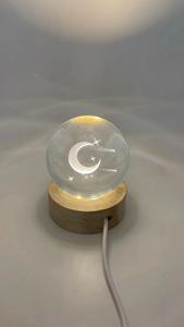 ลูกแก้วคริสตัลแกะสลักเลเซอร์3D ขนาด6ซม. 8ซม. 10ซม. ลูกบอลตกแต่งห้องนอนเด็กบ้านไฟกลางคืนขนาดเล็กพร้อมไฟ LED USB ฐานไม้ - Product Image 4