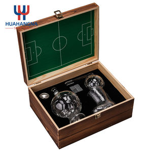 Juego de Decantador de <span class=keywords><strong>Whisky</strong></span> con Diseño de Balón de Fútbol, con 2 Vasos de 26 oz, Decantador de Licor Único con Diseño de Fútbol, Juego de Regalo para Hombres, Aficionados al Deporte y Entrenadores - Product Image 2