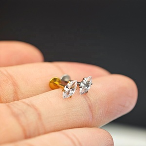 Pendientes de titanio F136 al por mayor, sin rosca, con circonita en forma de pera, engaste de garra, parte trasera plana, joyería perforada para labios - Product Image 5