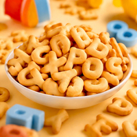Biscuits créatifs en forme de lettres et de chiffres pour enfants, saveur crème au chocolat, délicieux, en boîte, pour une collation saine et savoureuse.