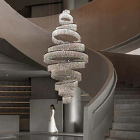 Lustre en cristal à anneaux spirales, luminaire suspendu sur mesure à plusieurs boucles pour hall d'hôtel, atrium et plafond haut