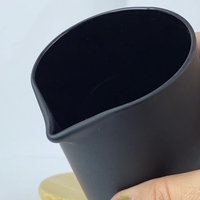 Guci lilin kaca borosilikat 6oz 180ml hitam buram transparan kustom dengan cerat penuang