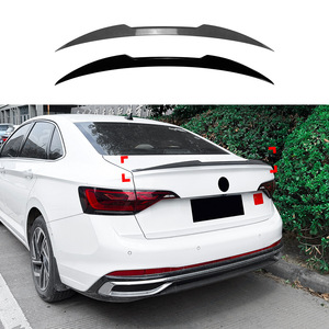 Alerón trasero Volkswagen en negro piano con textura de fibra de carbono tipo cola de pato para Jetta MK7 2019+ - Product Image 1