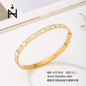 Bracciale in Acciaio Inossidabile con Conchiglia Ovale e Diamanti, Tono Dorato, Gioielli alla Moda - Product Image 2