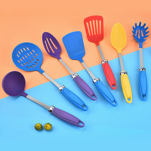 Venta al por mayor <span class=keywords><strong>cocina</strong></span> televisión utensilios <span class=keywords><strong>de</strong></span> nailon herramientas Skimmer cucharón tornero cuchara espátula conjunto - Product Image 2