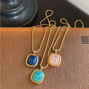 <span class=keywords><strong>Collana</strong></span> alla Moda e Versatile <span class=keywords><strong>con</strong></span> Placcatura in Oro 18K, Ciondolo Quadrato <span class=keywords><strong>con</strong></span> Pietra <span class=keywords><strong>Rosa</strong></span> e Blu, Gioielli da Donna all'Ingrosso - Product Image 2