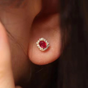 Orecchini a Perno Quadrati Rossi Vintage per Donne, Design Classico per Celebrazioni, Uso Quotidiano, Regalo per Feste, Accessori - Product Image 2