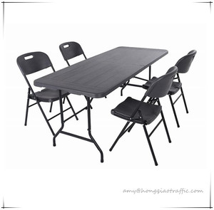 6FT 180CM mobili da esterno grano di legno <span class=keywords><strong>plastica</strong></span> pieghevole a metà <span class=keywords><strong>tavolo</strong></span> <span class=keywords><strong>grigio</strong></span> scuro Catering campeggio Picnic <span class=keywords><strong>tavolo</strong></span> pieghevole - Product Image 4